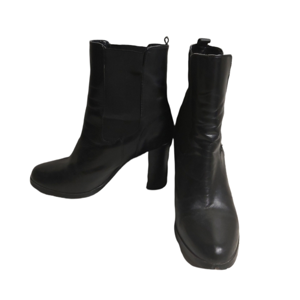 Joe Fresh Black Leather Heeled Booties Size 7